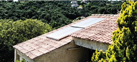 Installation de capteurs solaires thermiques pour l'Hôtel Acqua Dolce:  un exemple à suivre!