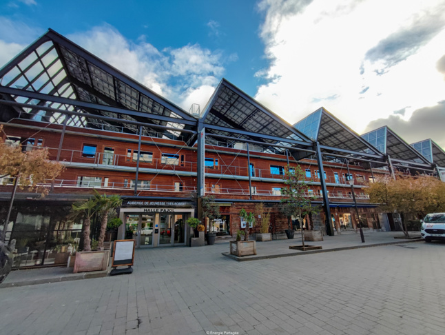 Halle Pajol, la plus grande centrale urbaine solaire de France.