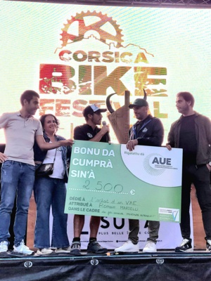Corsica Bike Festival : Remise du prix au vainqueur, Romain Martelli. Corsica Bike Festival : Remise du prix au vainqueur, Romain Martelli.