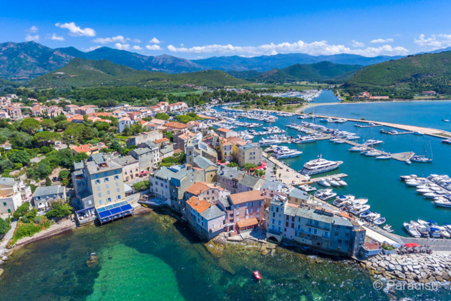La village de Saint Florent (crédit photo : www.paradisu.info).