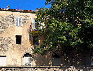 Collectivités, que faire face à un bâtiment abandonné ?