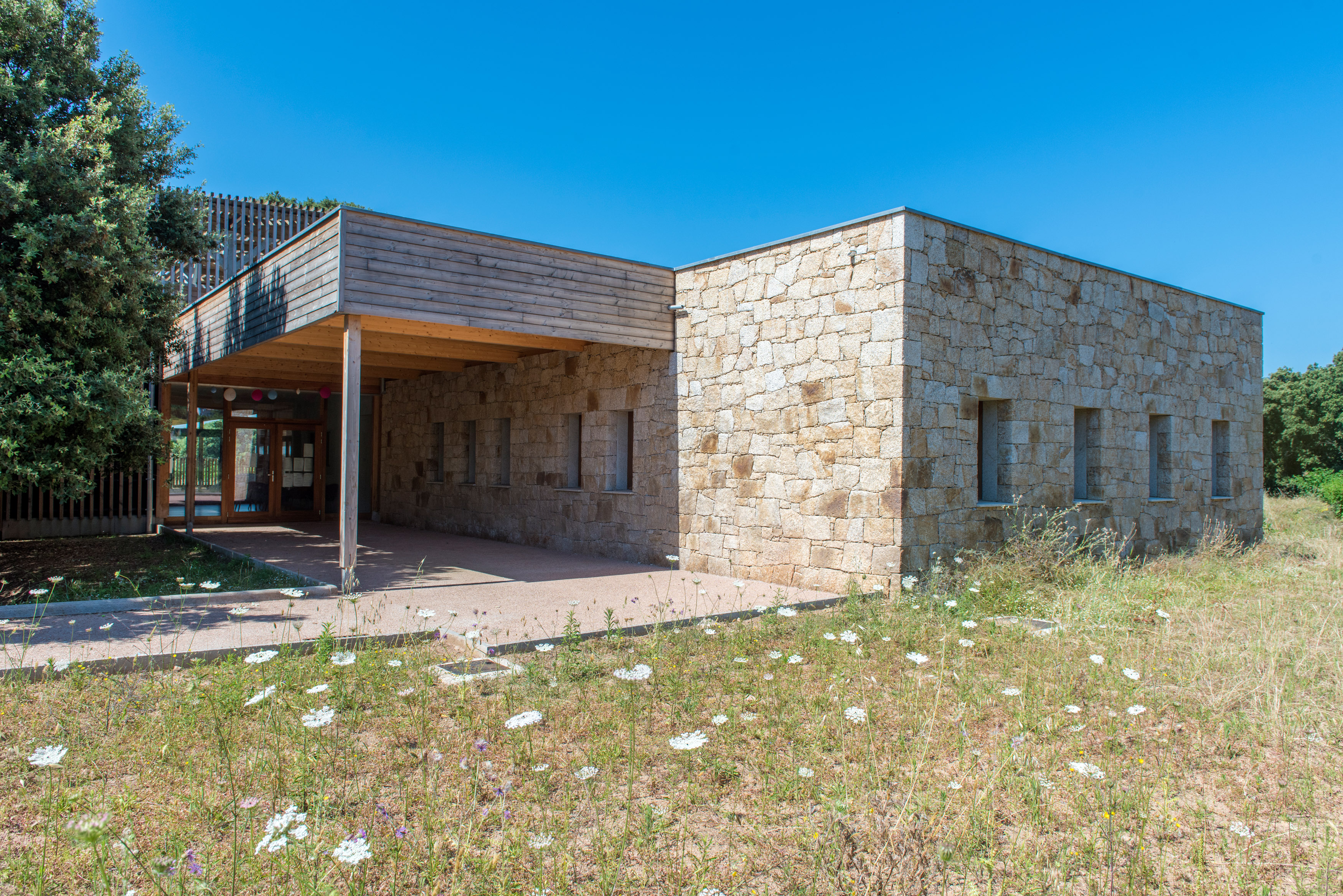 Ecole de Sainte Marie Sicche - Construction réalisée en suivant le référentiel EFFINERGIE. Ecole de Sainte Marie Sicche - Construction réalisée en suivant le référentiel EFFINERGIE.
