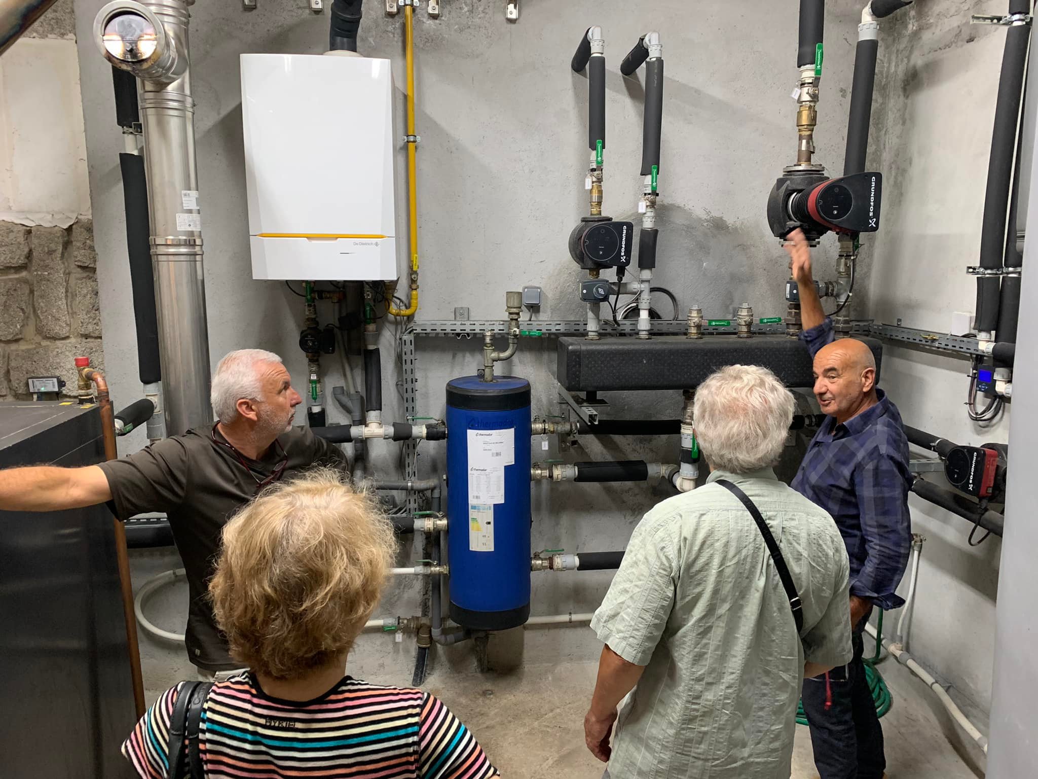 Visite de la chaufferie au bois de Serra di Scopamena en présence du maire, M. Rocca Serra.