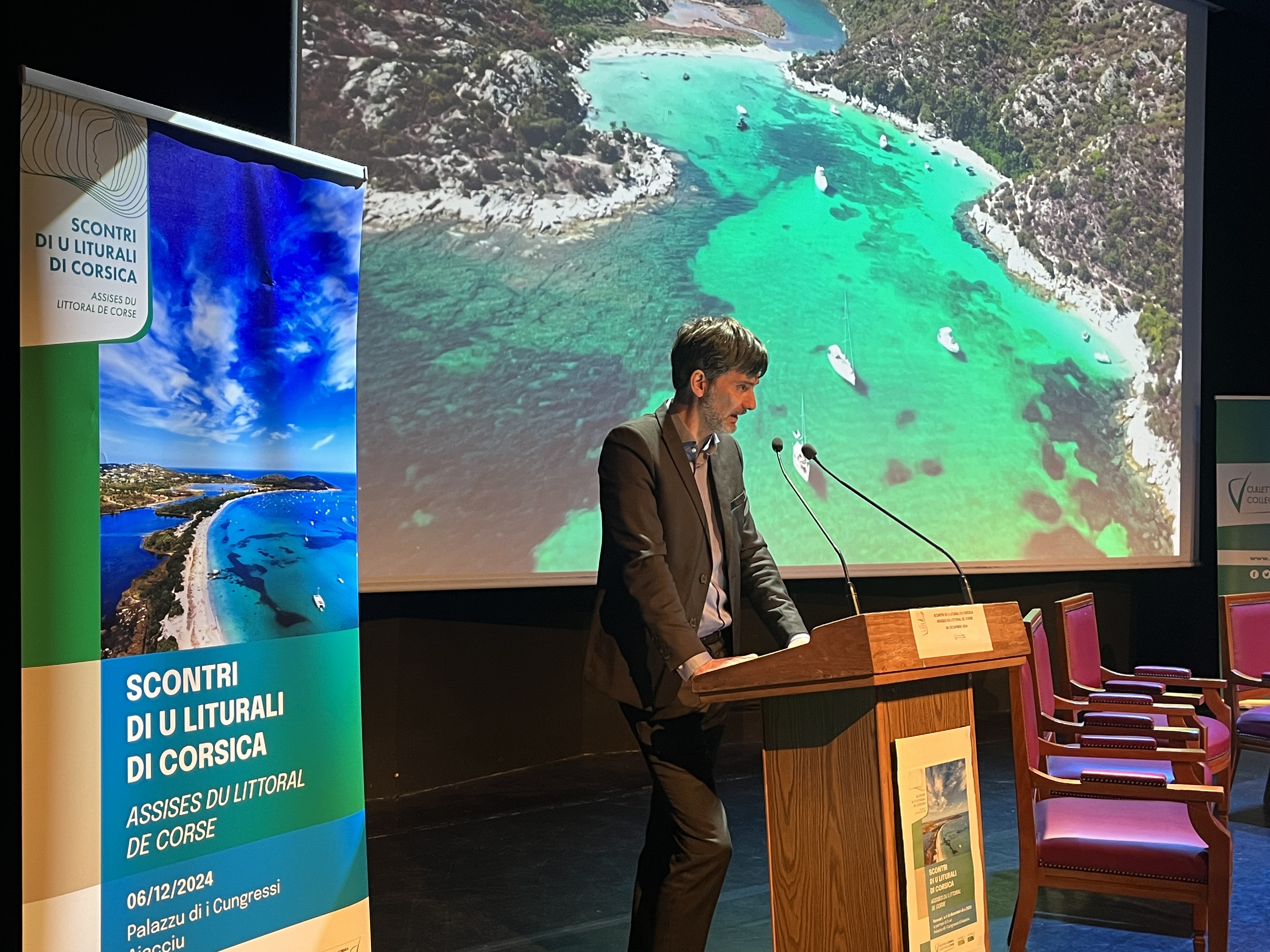Le Président de l'AUE, Julien Paolini, est intervenu en ouverture des Scontri di u liturali di Corsica Le Président de l'AUE, Julien Paolini, est intervenu en ouverture des Scontri di u liturali di Corsica