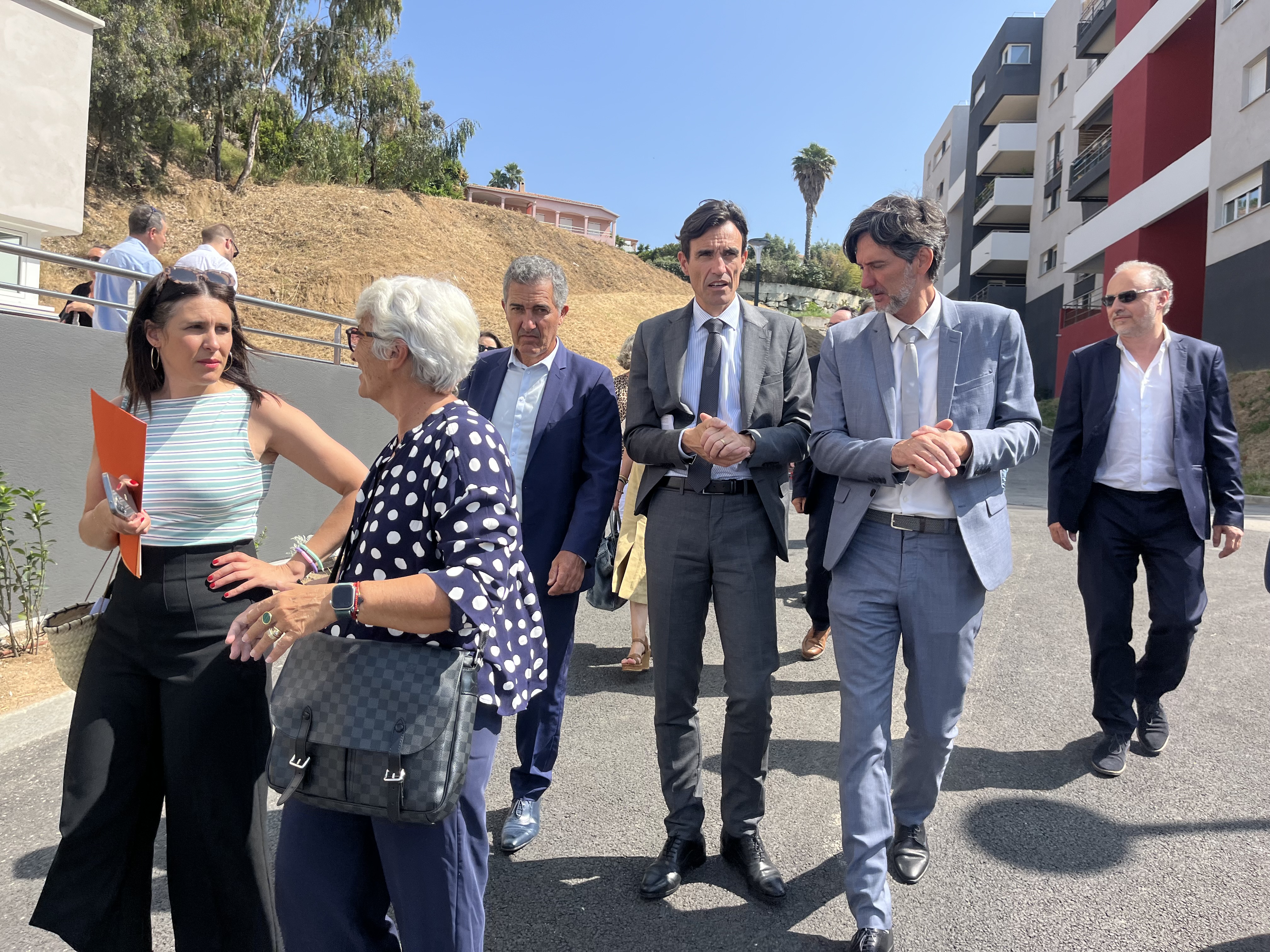 10 000 logements sociaux et des rénovations à venir 10 000 logements sociaux et des rénovations à venir