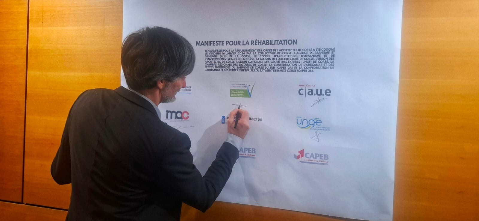 L’AUE signe le manifeste pour la réhabilitation