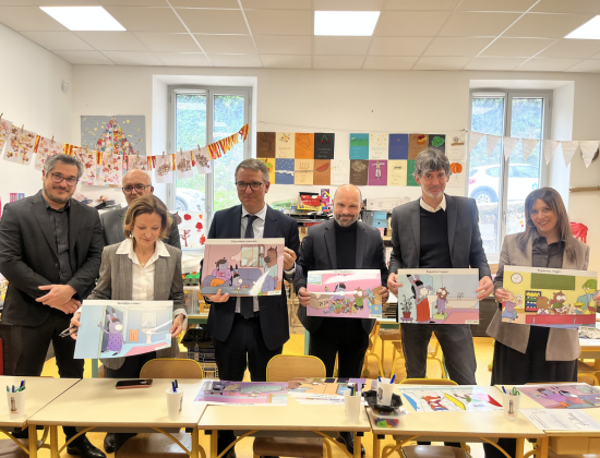 De gauche à droite : Marc-Antoine Mary, Directeur de Canopé, Véronique Muraccioli, Chef de pôle éducation au PNRC, Rémi-François Paolini, Recteur de l'académie de Corse, Romain Colonna, Conseiller Territorial, Julien Paolini, Président de l'AUE et Marie-Dominique Paoli, chargée du projet Scola di l'energia à l'AUE
