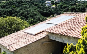 Installation de capteurs solaires thermiques pour l'Hôtel Acqua Dolce:  un exemple à suivre!